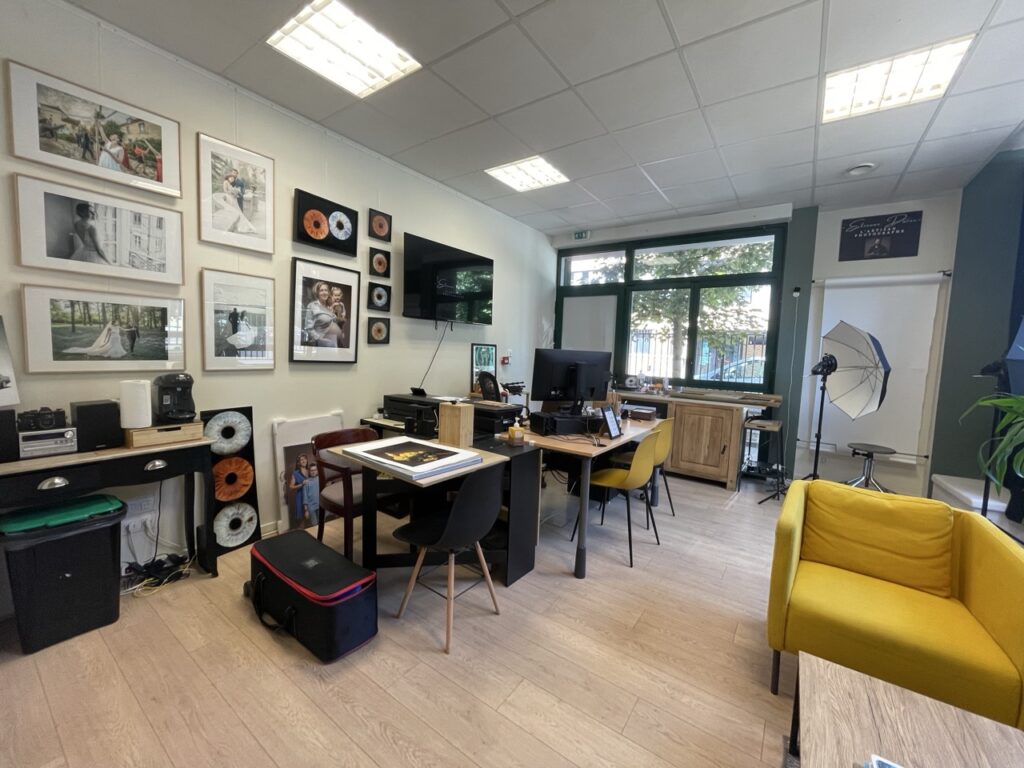 L'atelier et l'espace d'accueil du studio photo à Montereau